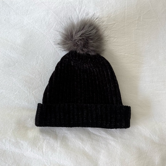 RW&CO. Accessories - RW&CO Cozy Black Knit Pom-Pom Beanie